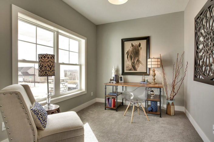 Parade115_sitting_office